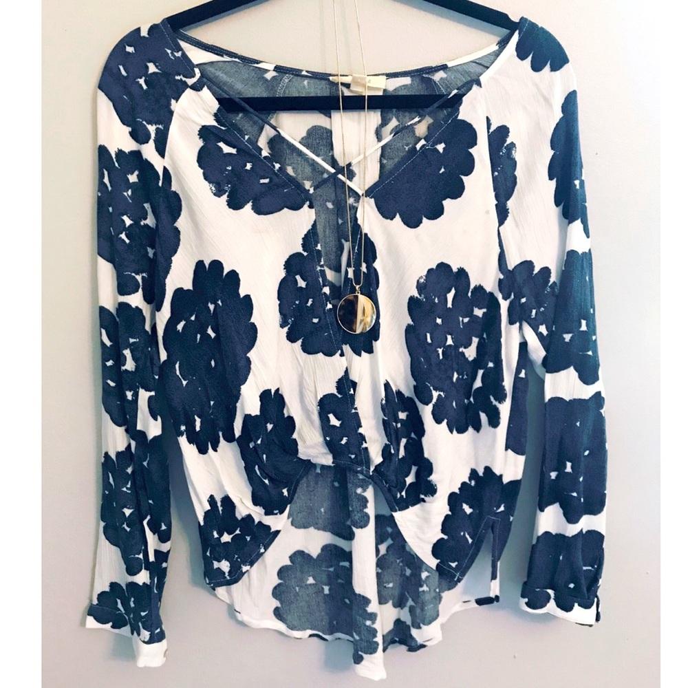 ILLA ILLA | blue white floral top